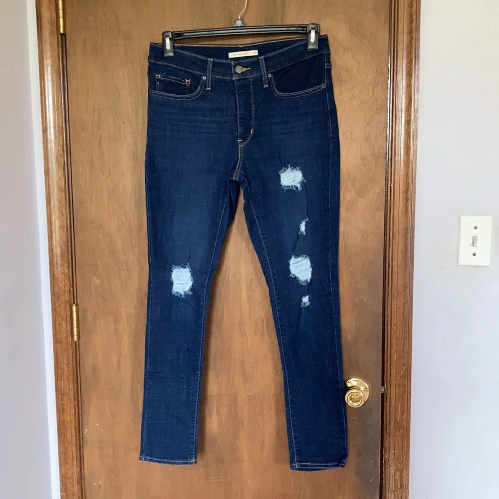 Levi’s 311 shaping skinny distressed jean with stretch size 30